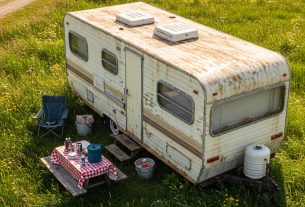 White Trailer Home Bliss: Discover Your Dream Space Today! Click to Explore Stunning Designs!
