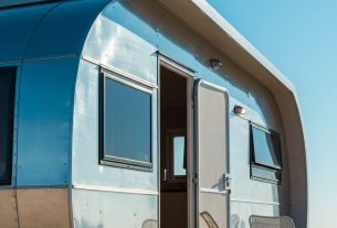 Yellow Trailer House: Discover Your Dream Home Today—Explore, Engage, and Start Your Journey!