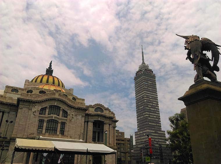 escritura en el pedestal