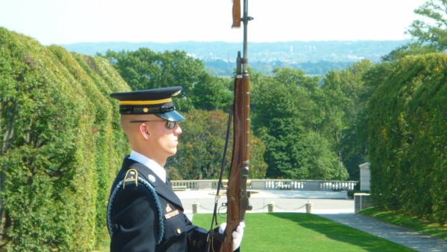 Tomb of the Unknown Soldier in Washington (Photo: This World is Ours)