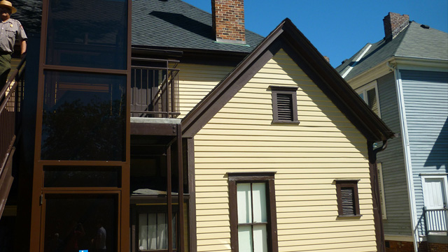 Background of the house where Martin Luther King was born (Photo: This World is Ours)