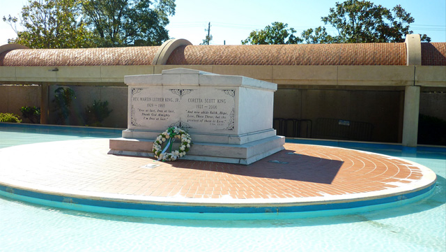 Tomb of Martin Luther King and Coretta - The house in which Martin Luther King was born (Photo: This World is Ours)