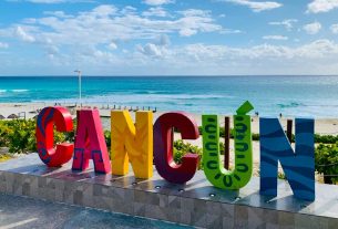 Placa de Cancún na Playa Delfines (Foto: Esse Mundo é Nosso)