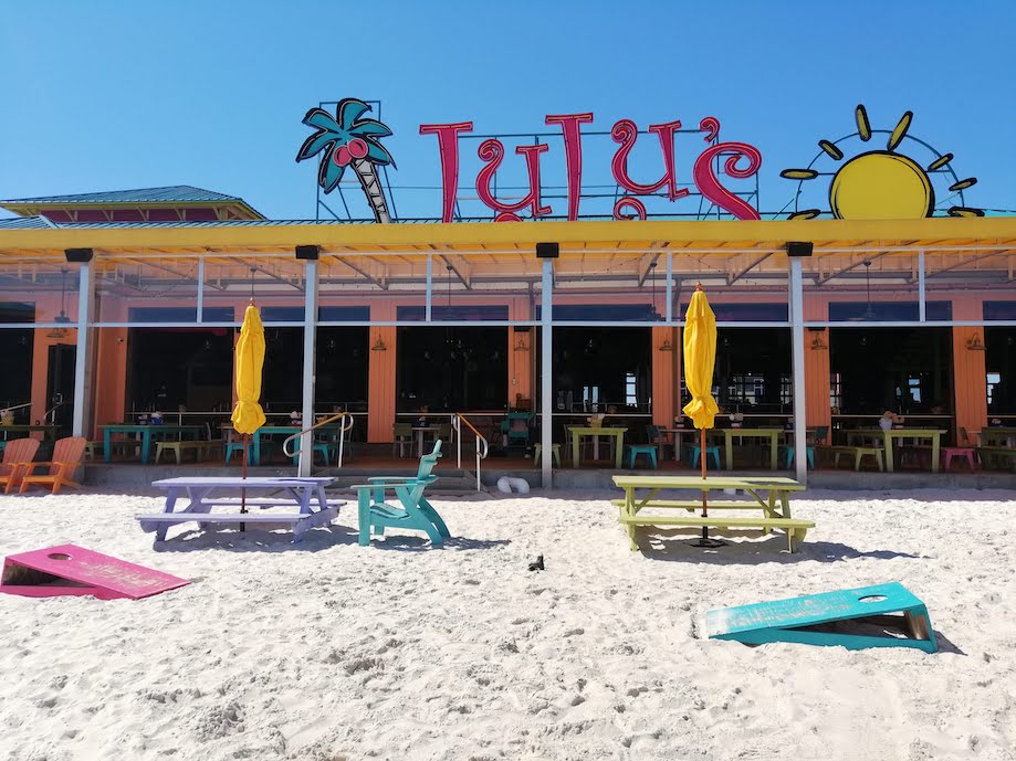 Facade of Lulu's restaurant in Destin, Florida