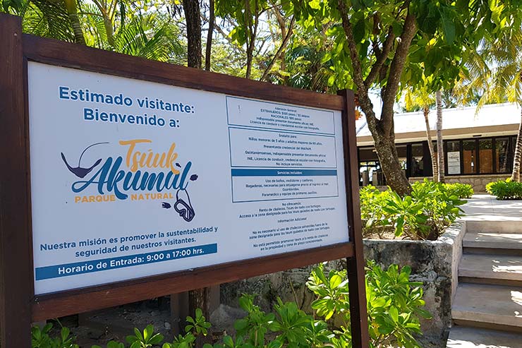 The beach is closed and you have to pay (Photo: Esse Mundo É Nosso)