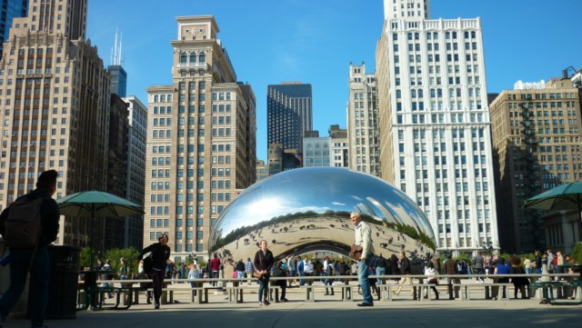 Cloud Gate (The Bean) - Millenium Park - Chicago (Photo: This World is Ours)