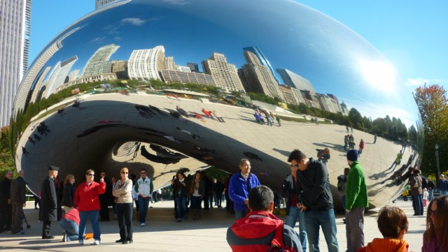 Cloud Gate (The Bean) - Millenium Park - Chicago (Photo: This World is Ours)