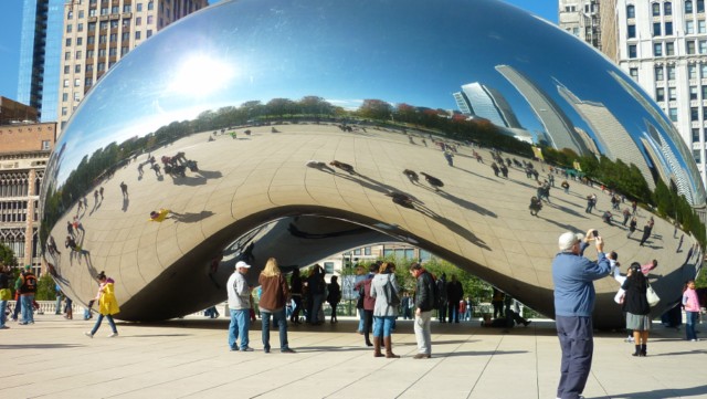 Cloud Gate (The Bean) - Millenium Park - Chicago (Photo: This World is Ours)