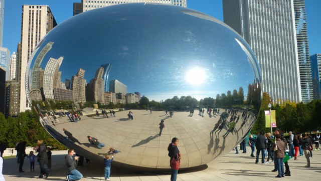 Cloud Gate (The Bean) - Millenium Park - Chicago (Photo: This World is Ours)