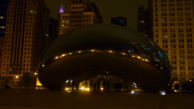 Cloud Gate (The Bean) - Millenium Park - Chicago (Photo: This World is Ours)