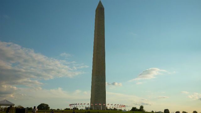 Find out what to do in Washington DC: George Washington Monument (Photo: This World is Ours)