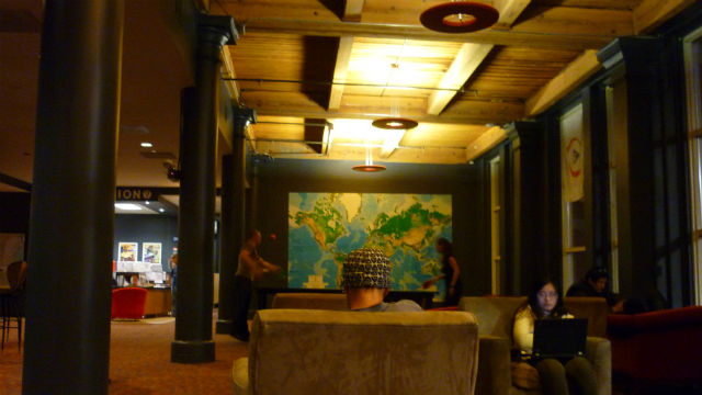 Leisure area at HI Chicago Hostel (Photo: This World is Ours)