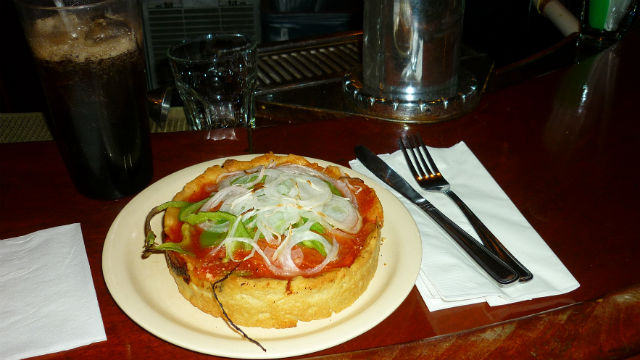 Deep Dish Pizza - Pizzeria Uno (Photo: This World is Ours)