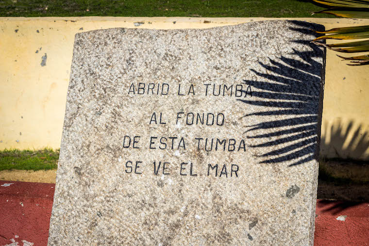 Tomb of Vicente Huidobro - Litoral dos Poetas Chilenos