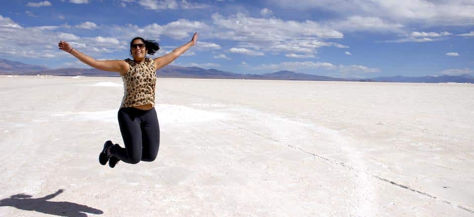 Naty dans les Salinas Grandes en Argentine