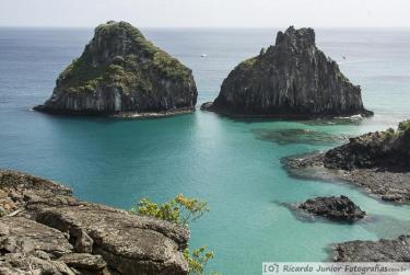 Photo of Baía dos Porcos, in Fernando de Noronha, PE – Photo Credit: © Ricardo Junior Fotografias.com.br