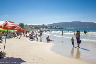 Photo of Praia Bombinhas, in Bombinhas, SC – Photo Credit: © Ricardo Junior Fotografias.com.br