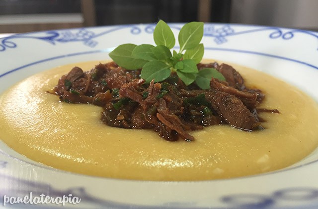 Polenta with Meat Sauce – Panelaterapia