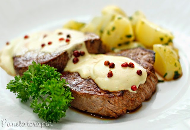 Fillet with Mustard Sauce and Sautéed Potatoes – Panelaterapia