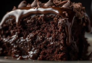 Como fazer bolo de chocolate fofinho de forma rápida?