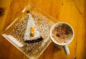 Como fazer um bolo de cenoura com chocolate delicioso?