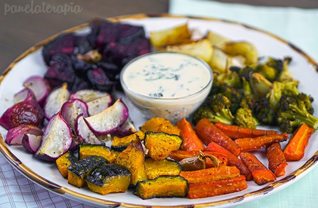 Roasted Vegetables with Yogurt Sauce – Panelaterapia