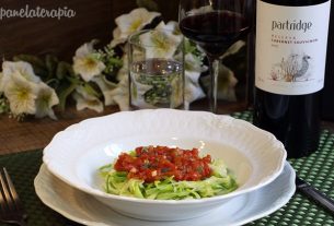 Zucchini Spaghetti with Rustic Tomato Sauce – Panelaterapia