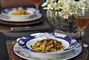 Wholemeal Fusilli with Eggplant Sauce – Panelaterapia