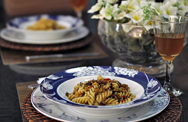 Wholemeal Fusilli with Eggplant Sauce – Panelaterapia