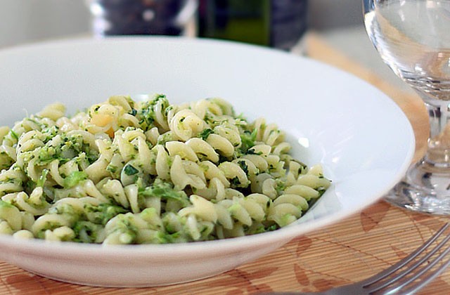 Broccoli and Leek Pesto Pasta – Panelaterapia