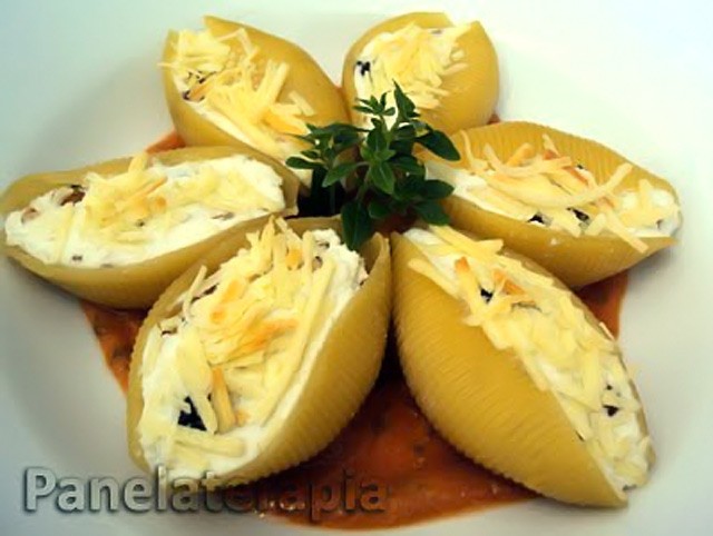 Ricotta, Raisin and Walnut Conchiglioni – Panelaterapia