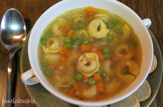 Vegetable broth with Tortellini – Panelaterapia