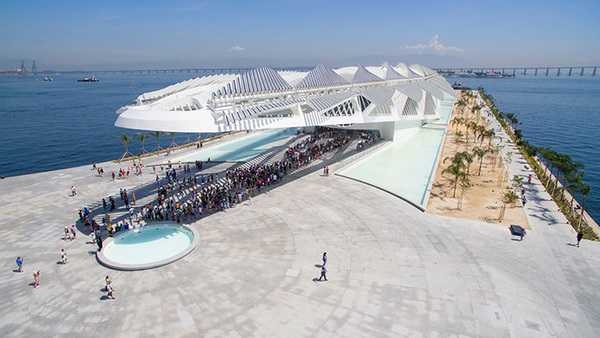 Vista aérea do Museu do Amanhã na Praça Mauá, Rio de Janeiro