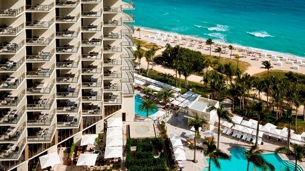 Samantha Schmutz in Miami |  St.  Regis Bal Harbour