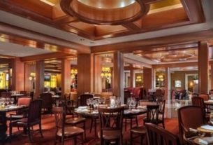 O restaurante de um dos hotéis de luxo em Boston