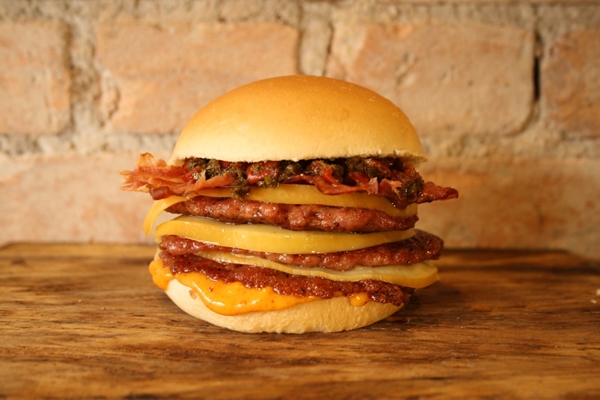 Entrega de hamburguesas en São Paulo. 