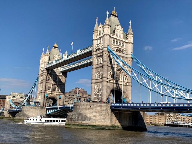 hotel in England's tallest building 