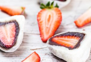 Ichigo Daifuku: Mochi with Anko and Strawberry