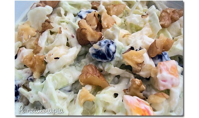 Cabbage, Apple and Raisin Salad – Panelaterapia