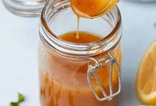 Easy and Delicious Mediterranean Salad Dressing