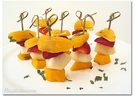 Fruit Skewers with Mint – Panelaterapia