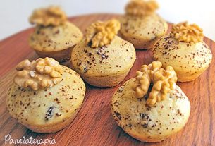 Mini Banana Muffins with Walnuts and Raisins – Panelaterapia