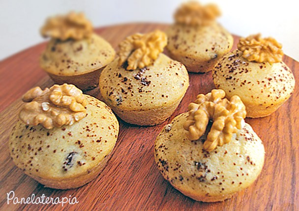 Mini Banana Muffins with Walnuts and Raisins – Panelaterapia