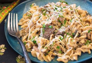 One-Step Instant Pot Mushroom Stroganoff...