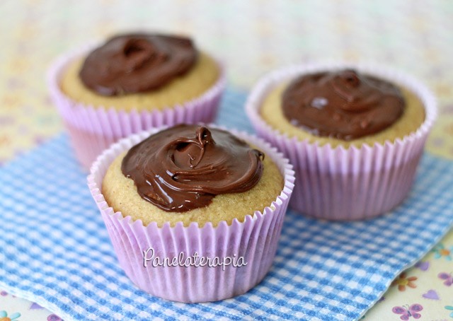 Peanut Cupcake with Nutella – Panelaterapia