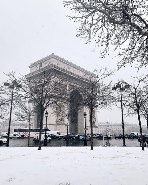 Five Star Hotel Near the Arc de Triomphe 