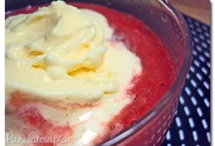 Strawberry Soup with Yogurt Ice Cream – Panelaterapia