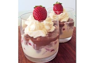 Strawberry and Cream with Chocolate Ganache – Panelaterapia