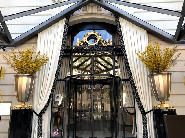 Five Star Hotel Near the Arc de Triomphe