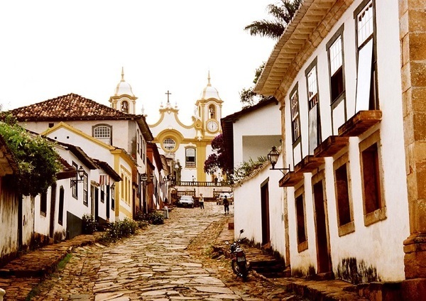 van-transport-to-tiradentes